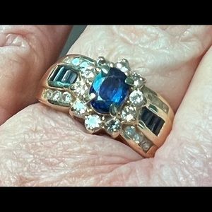 Sapphire and diamonds ring.